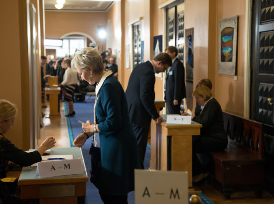 Riigikogu täiendav istung, Vabariigi Presidendi valimine Riigikogus